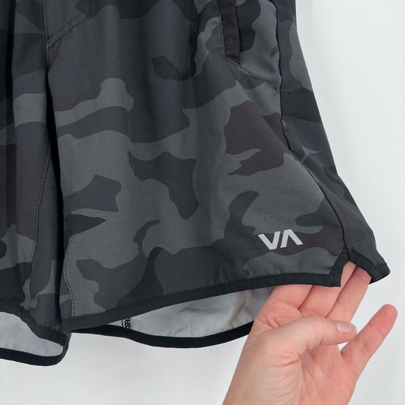 RVCA yogger training mens shorts small camo - Picture 3 of 7